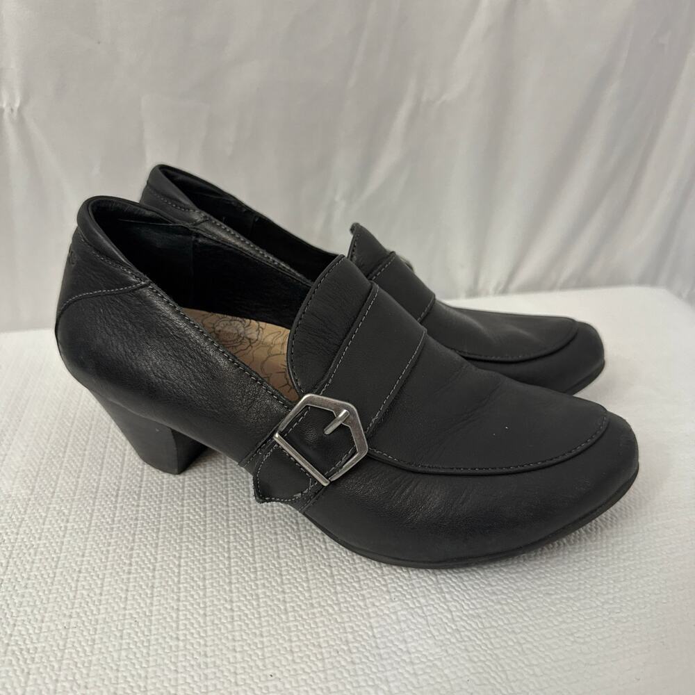 Taos Shoes Womens Size 6.5 Troubador Pump Loafers Black Leather Buckle Heel